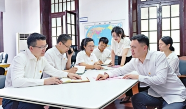 20230629-5____市直機(jī)關(guān)黨旗紅____長(zhǎng)江日?qǐng)?bào)____先進(jìn)典型風(fēng)采252