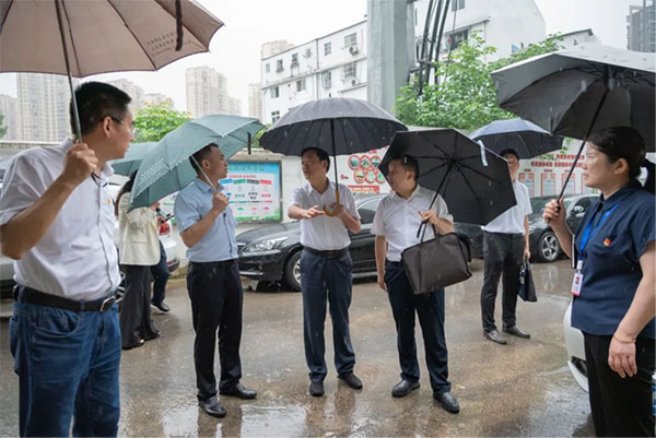 20230726-4-工作動態--工委組織部--【先鋒隊·先鋒行】市直機關走進洪山區梨園街東山亭社區開展黨旗領航“先鋒行”活動287拷貝